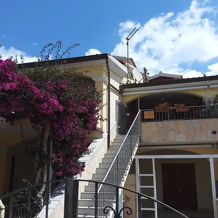 Smeralda Guest house *
